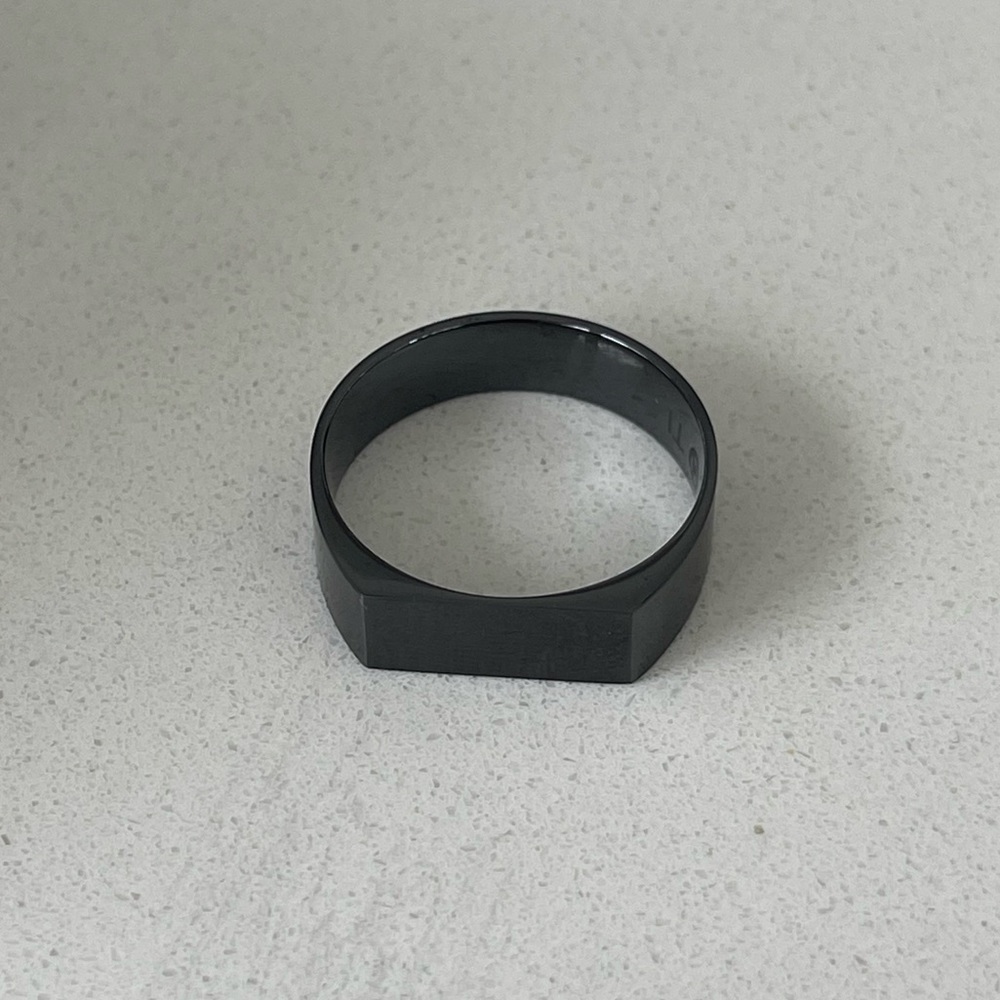 Mejuri Slim Rectangle Signet Ring
